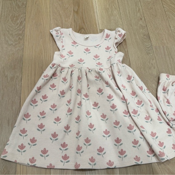 Quincy Mae Pastel Knit girls dress with pink flowers with shorts 4-5 years - Picture 3 of 4